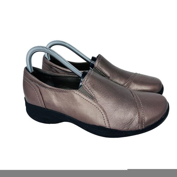 Clarks Walking Shoes Loafers Round Toe Slip On Motion Bronze Womens Size 7.5M - Picture 2 of 8